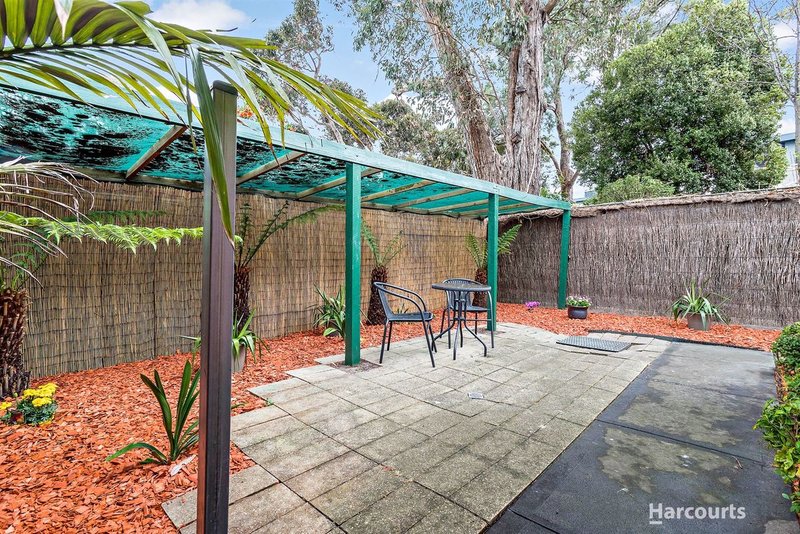 Photo - 2/11 Montclair Avenue, Glen Waverley VIC 3150 - Image 8