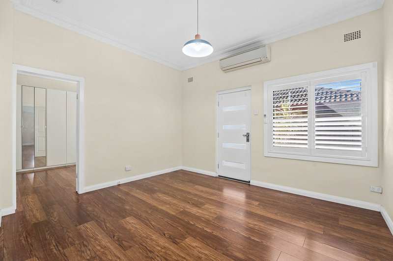 Photo - 2/11 Moyarta Street, Hurstville NSW 2220 - Image 2