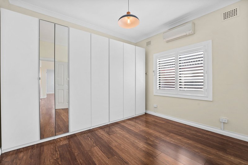 Photo - 2/11 Moyarta Street, Hurstville NSW 2220 - Image 5