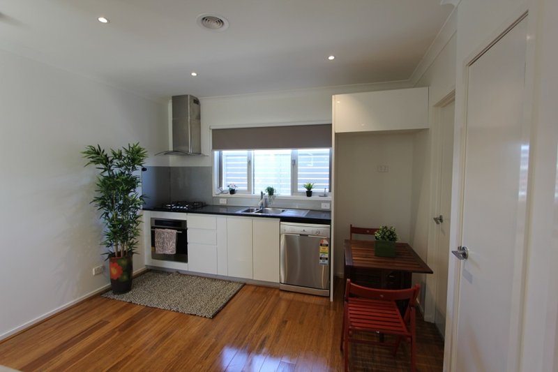 Photo - 2/11 Osborne Ave , Springvale VIC 3171 - Image 13