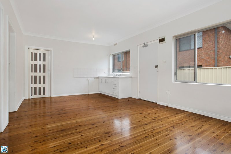 Photo - 2/11 Osborne Street, Wollongong NSW 2500 - Image 3