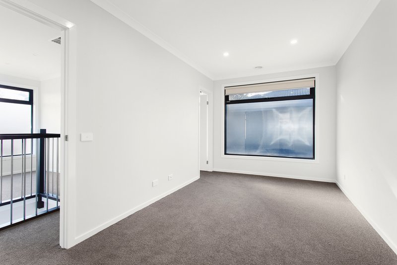 Photo - 2/11 Paget Street, Hughesdale VIC 3166 - Image 3