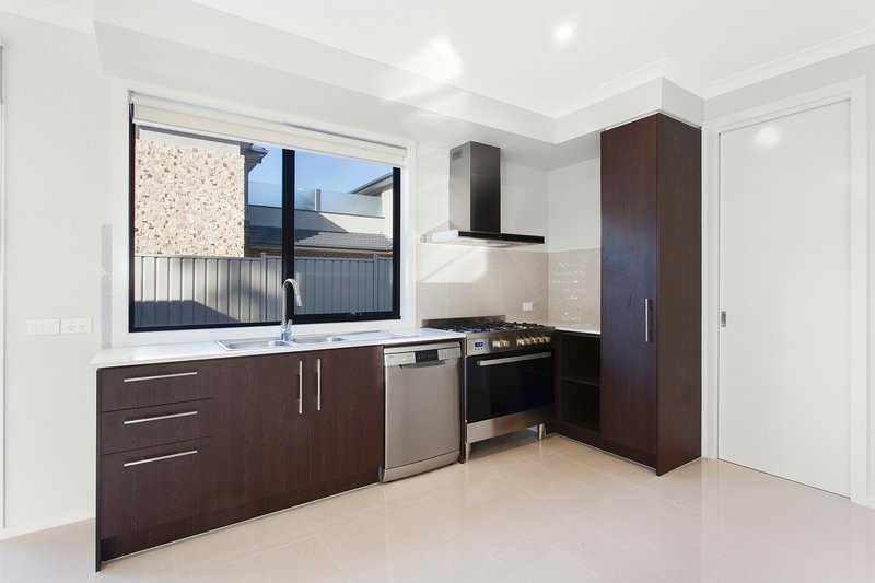 Photo - 2/11 Paget Street, Hughesdale VIC 3166 - Image 4