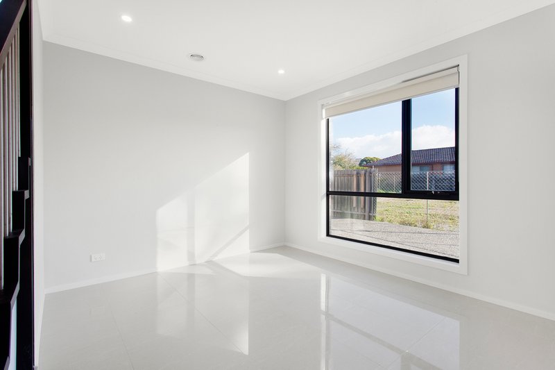 Photo - 2/11 Paget Street, Hughesdale VIC 3166 - Image 6
