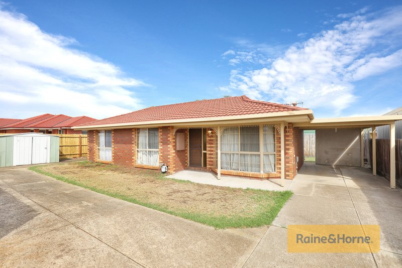 2/11 Phillip Street, Melton South VIC 3338