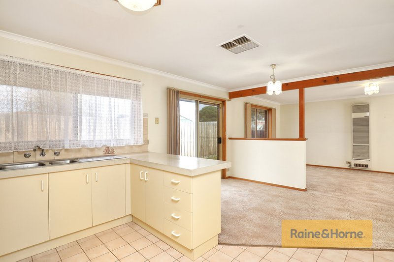 Photo - 2/11 Phillip Street, Melton South VIC 3338 - Image 4