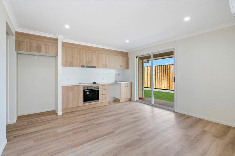 Photo - 2/11 Pleasant Street, Morayfield QLD 4506 - Image 2