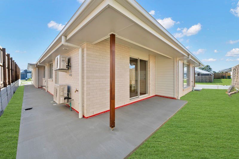 Photo - 2/11 Pleasant Street, Morayfield QLD 4506 - Image 9