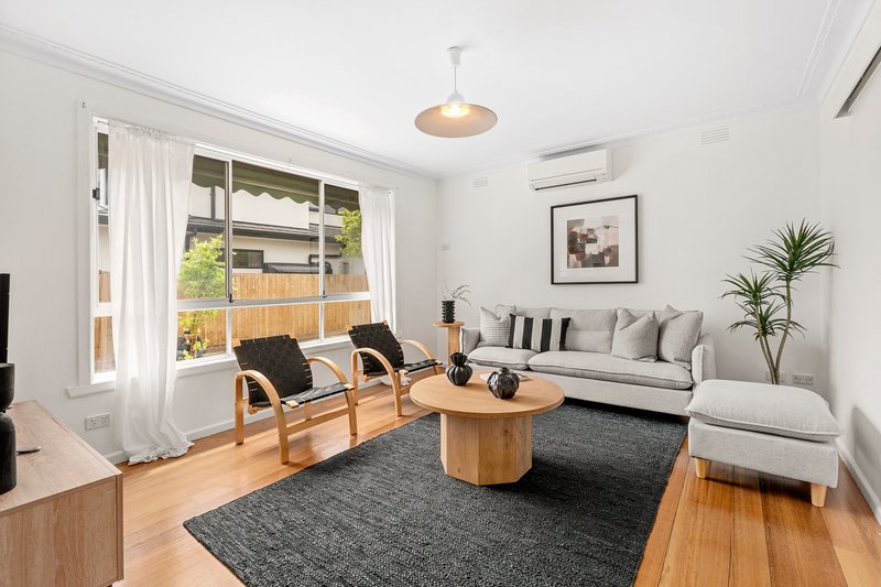 Photo - 2/11 Reid Street, Oakleigh South VIC 3167 - Image 2