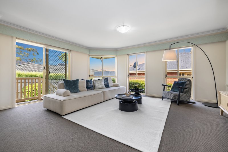 Photo - 2/11 Rolls Court, Glen Waverley VIC 3150 - Image 2