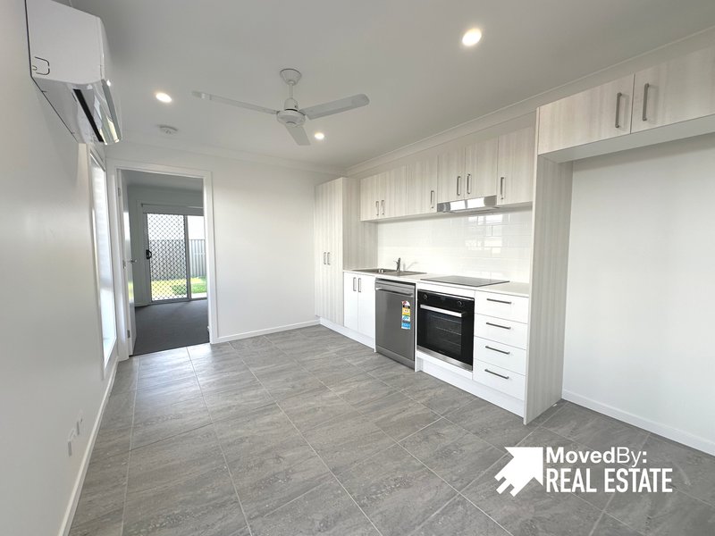 Photo - 2/11 Royal Street, Park Ridge QLD 4125 - Image 2