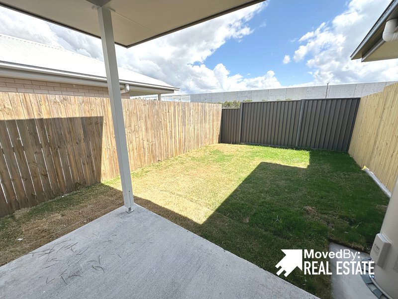 Photo - 2/11 Royal Street, Park Ridge QLD 4125 - Image 8