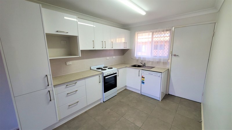 Photo - 2/11 Slater Avenue, Lawnton QLD 4501 - Image 2