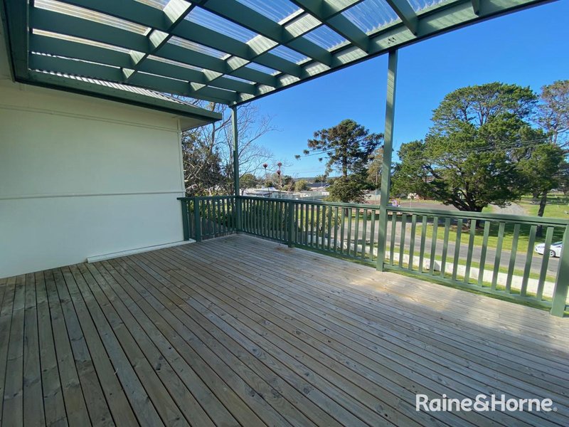 Photo - 2/11 South Street, Greenwell Point NSW 2540 - Image 3