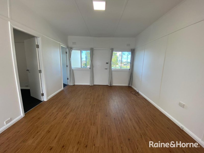 Photo - 2/11 South Street, Greenwell Point NSW 2540 - Image 4