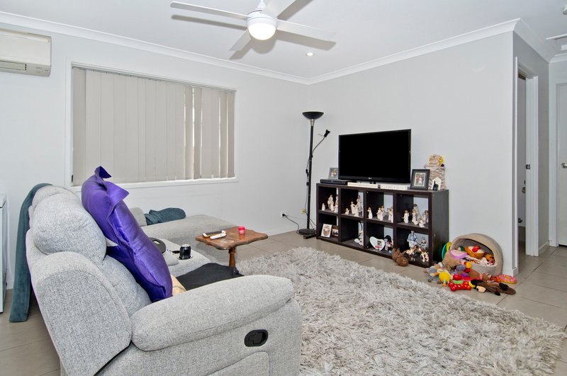 Photo - 2/11 Spruce Street, Loganlea QLD 4131 - Image 2