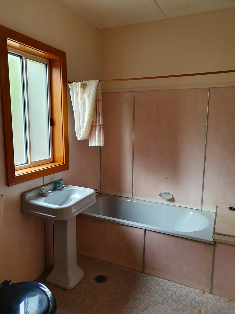 Photo - 2/11 Staff Street, Wollongong NSW 2500 - Image 5