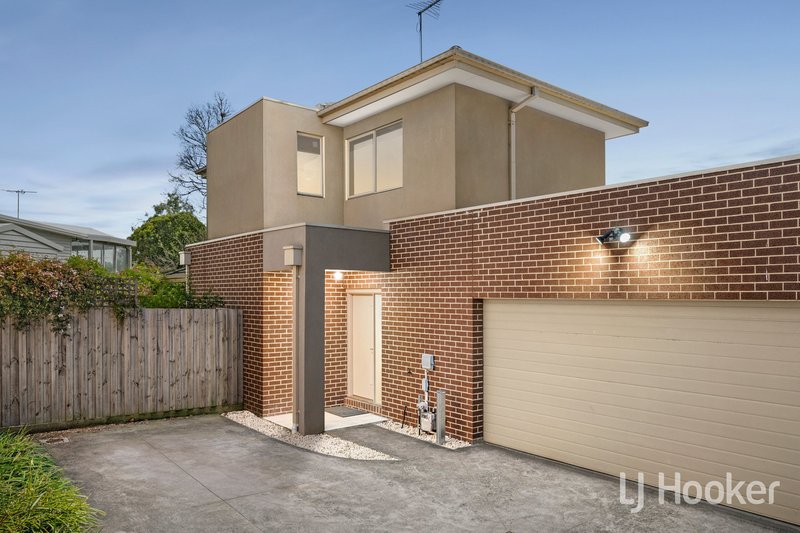 Photo - 2/11 Stuart Crescent, Nunawading VIC 3131 - Image 1