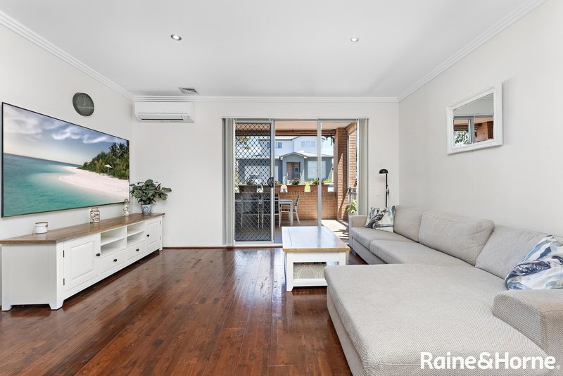 Photo - 2/11 Stuart Street, Helensburgh NSW 2508 - Image 3