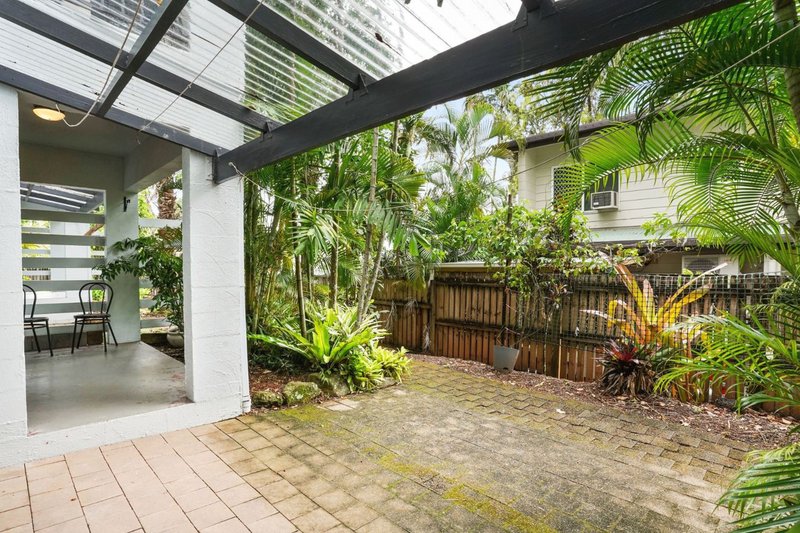 Photo - 2/11 Vallely Street, Freshwater QLD 4870 - Image 11