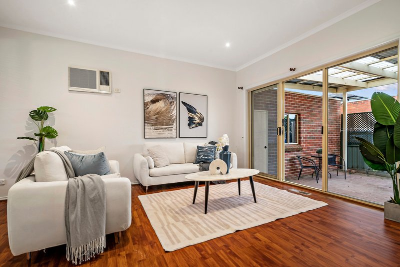 Photo - 2/11 Wandoo Avenue, Clarinda VIC 3169 - Image 3