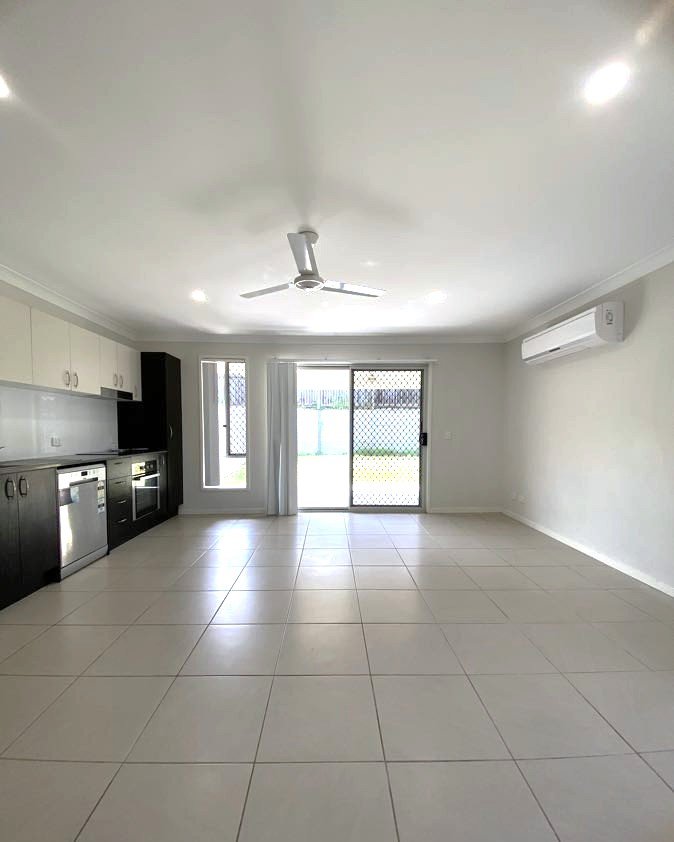 Photo - 2/11 Westray Crescent, Redbank Plains QLD 4301 - Image 2