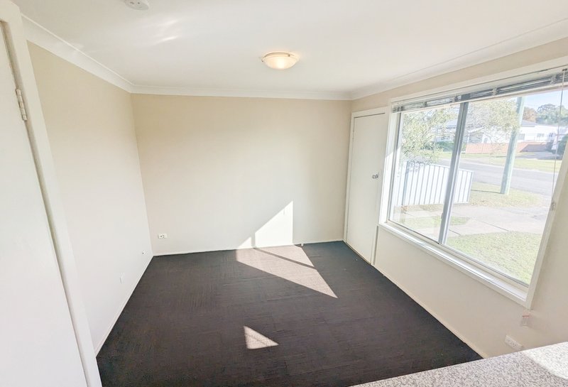 Photo - 2/11 Wickham Street, Stanford Merthyr NSW 2327 - Image 5