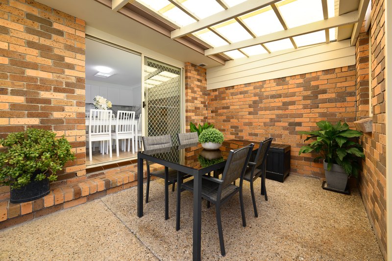 Photo - 2/11 Woodgate Place, Paradise Point QLD 4216 - Image 14