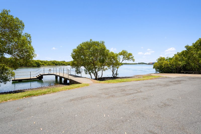 Photo - 2/11 Woodgate Place, Paradise Point QLD 4216 - Image 18