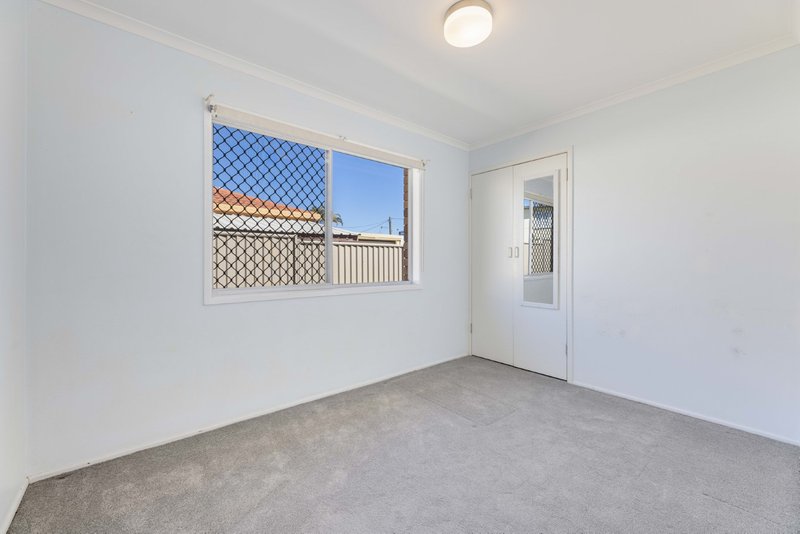 Photo - 2/11 Wyreema Terrace, Caloundra QLD 4551 - Image 8