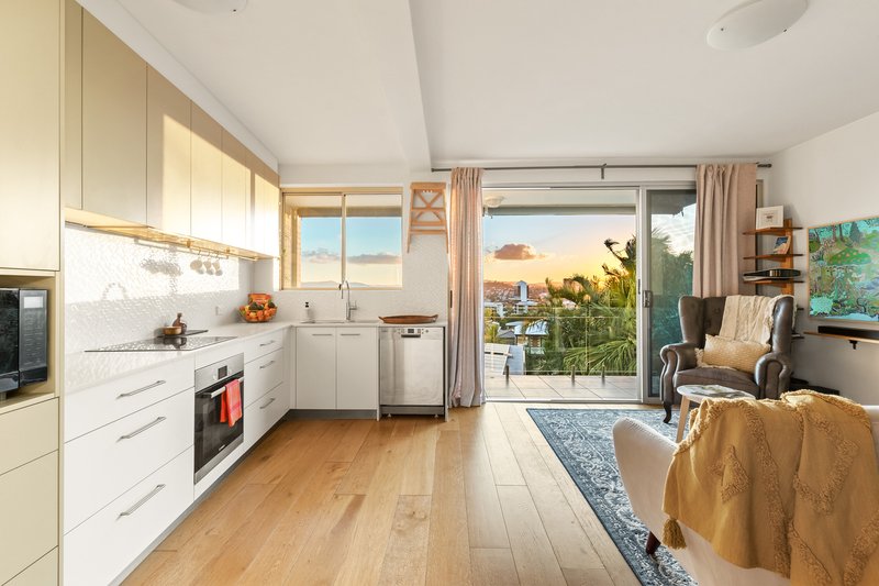 Photo - 2/110 Crosby Road, Ascot QLD 4007 - Image 3