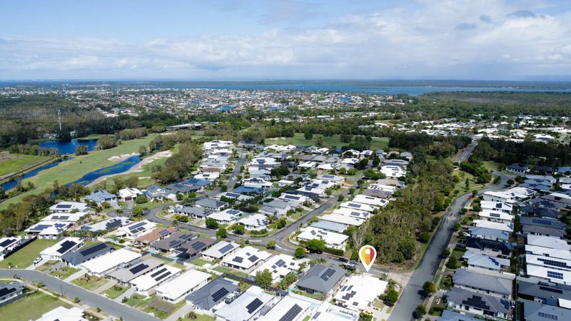 Photo - 2/110 Foxtail Crescent, Banksia Beach QLD 4507 - Image 2