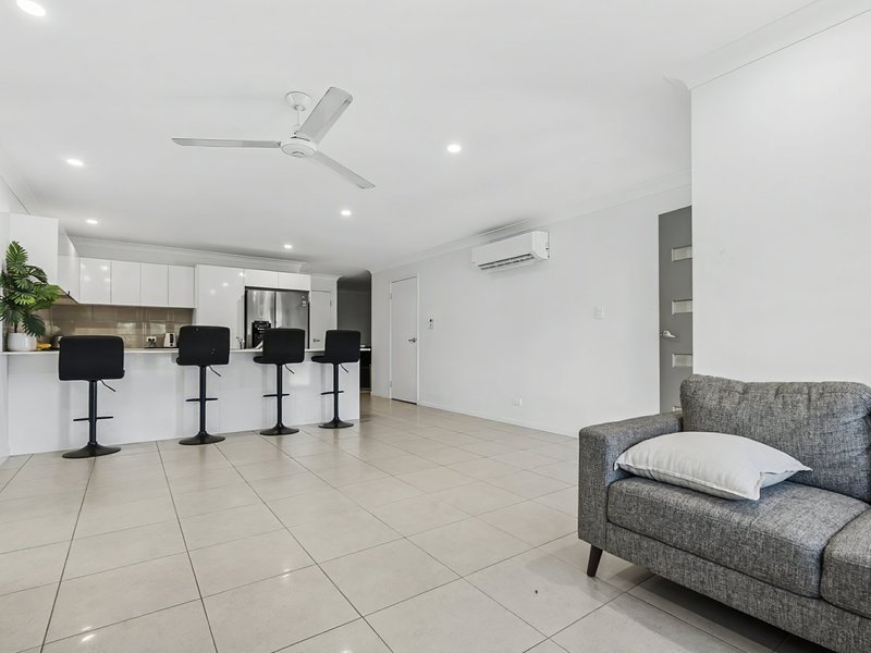 Photo - 2/110 Foxtail Crescent, Banksia Beach QLD 4507 - Image 5