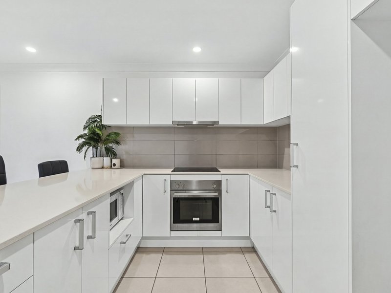 Photo - 2/110 Foxtail Crescent, Banksia Beach QLD 4507 - Image 6