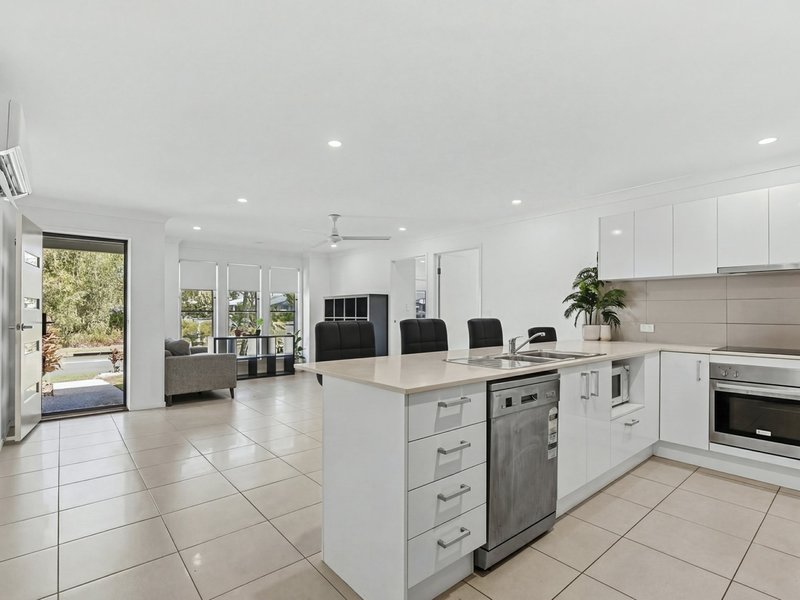 Photo - 2/110 Foxtail Crescent, Banksia Beach QLD 4507 - Image 7