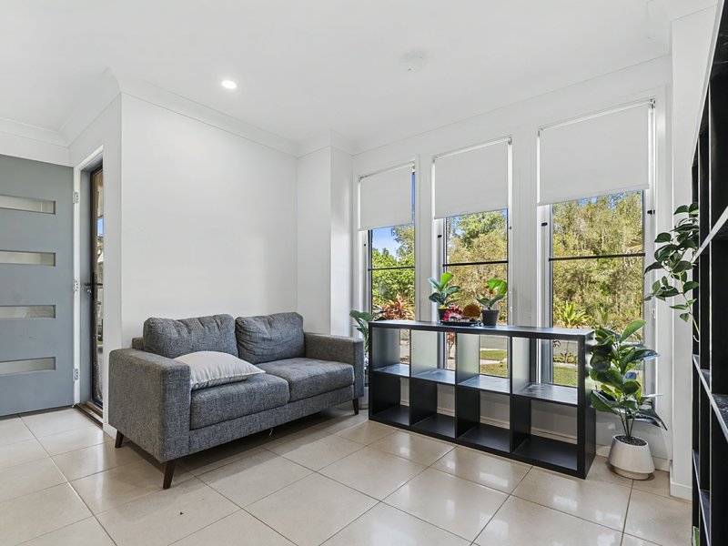 Photo - 2/110 Foxtail Crescent, Banksia Beach QLD 4507 - Image 9