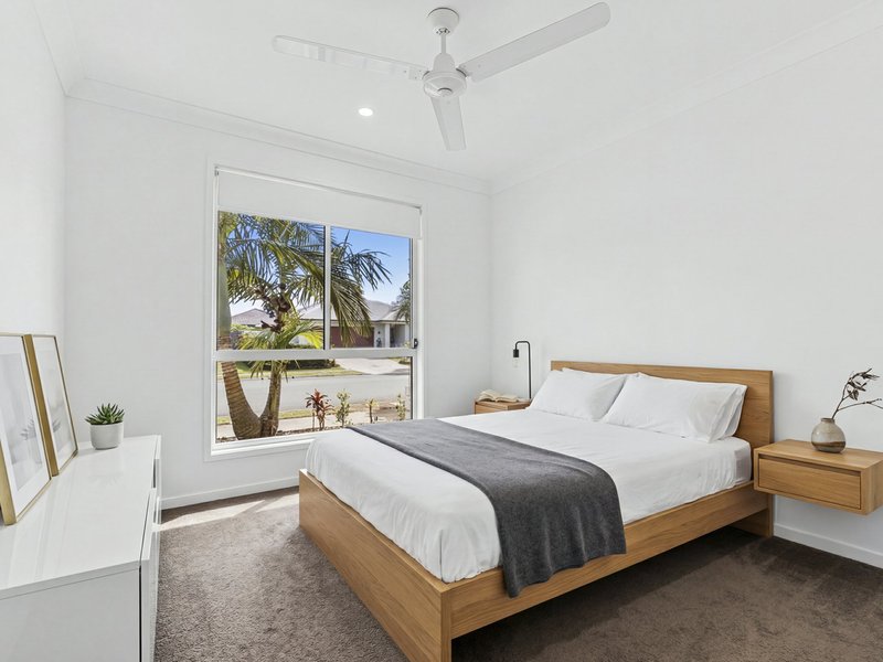 Photo - 2/110 Foxtail Crescent, Banksia Beach QLD 4507 - Image 16