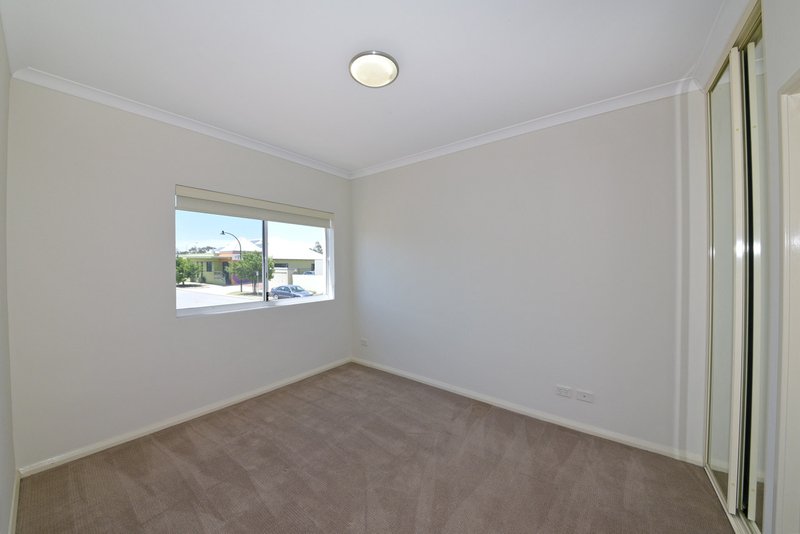 Photo - 21/10 Pavonia Link, Clarkson WA 6030 - Image 12