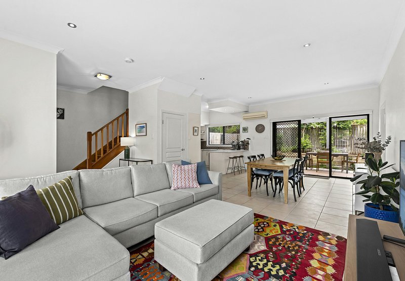 Photo - 2/110 Waverley Street, Annerley QLD 4103 - Image 5