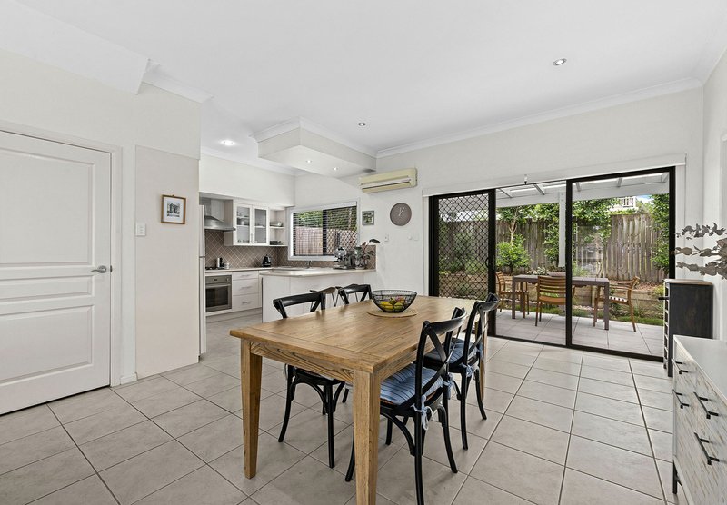 Photo - 2/110 Waverley Street, Annerley QLD 4103 - Image 6