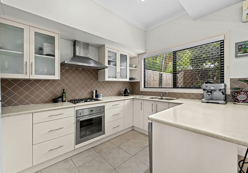 Photo - 2/110 Waverley Street, Annerley QLD 4103 - Image 8