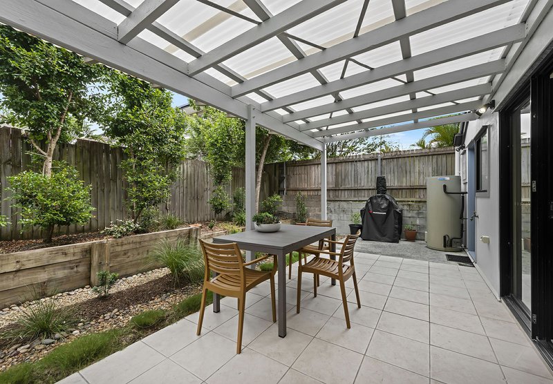 Photo - 2/110 Waverley Street, Annerley QLD 4103 - Image 10