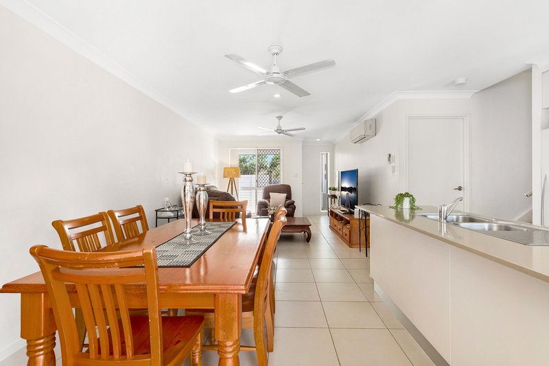 Photo - 2/111 Cowie Road, Carseldine QLD 4034 - Image 5