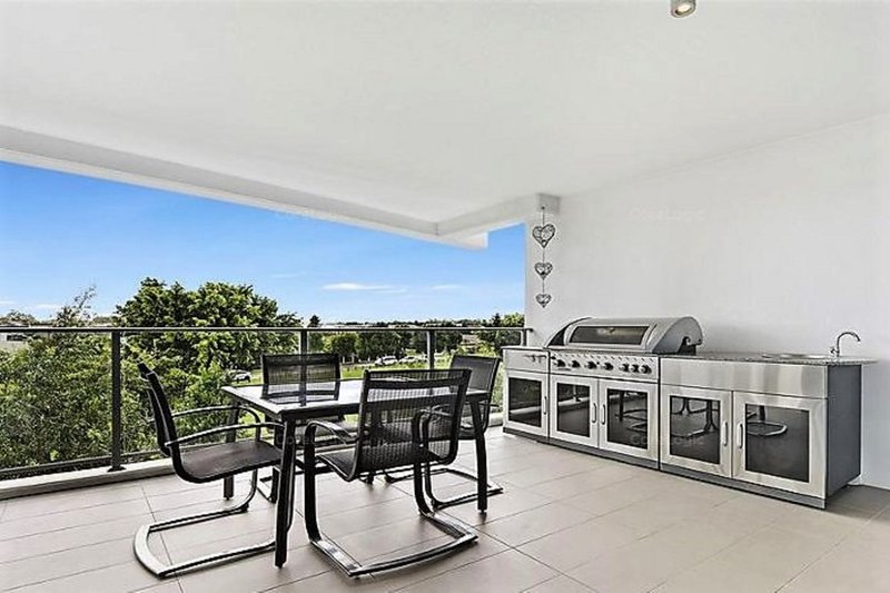 Photo - 211/15 Compass Drive, Biggera Waters QLD 4216 - Image 2