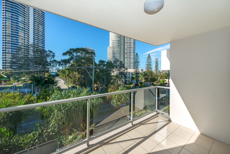 21/12-18 Bayview Street, Runaway Bay QLD 4216