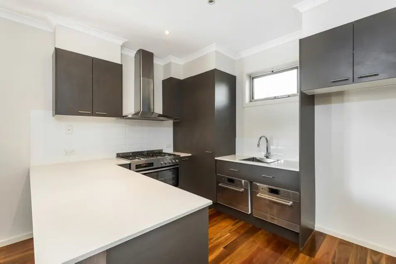 Photo - 21/12 Irvine Street, Mitcham VIC 3132 - Image 2