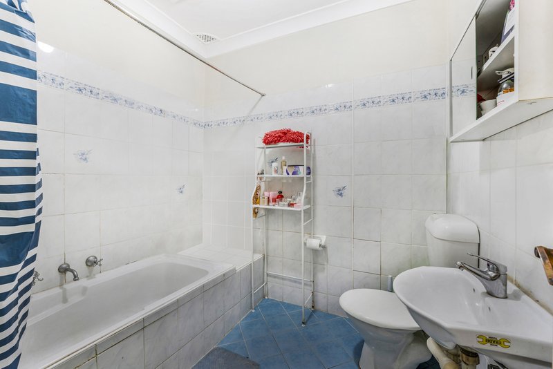 Photo - 2/112 Longfield Street, Cabramatta NSW 2166 - Image 6