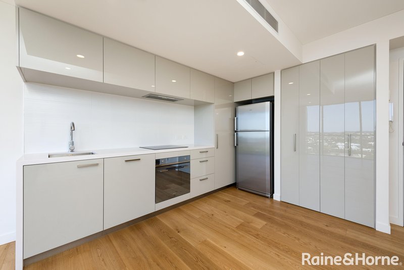 Photo - 2112/55 Railway Terrace, Milton QLD 4064 - Image 3