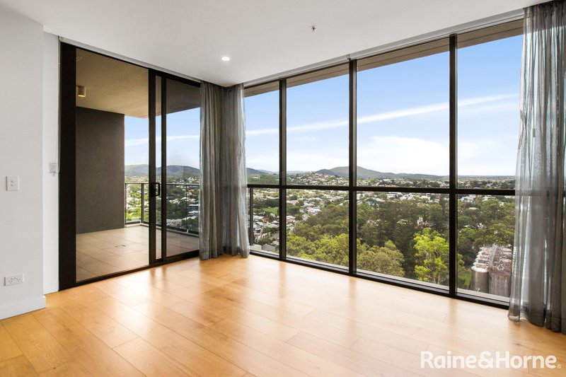 Photo - 2112/55 Railway Terrace, Milton QLD 4064 - Image 4