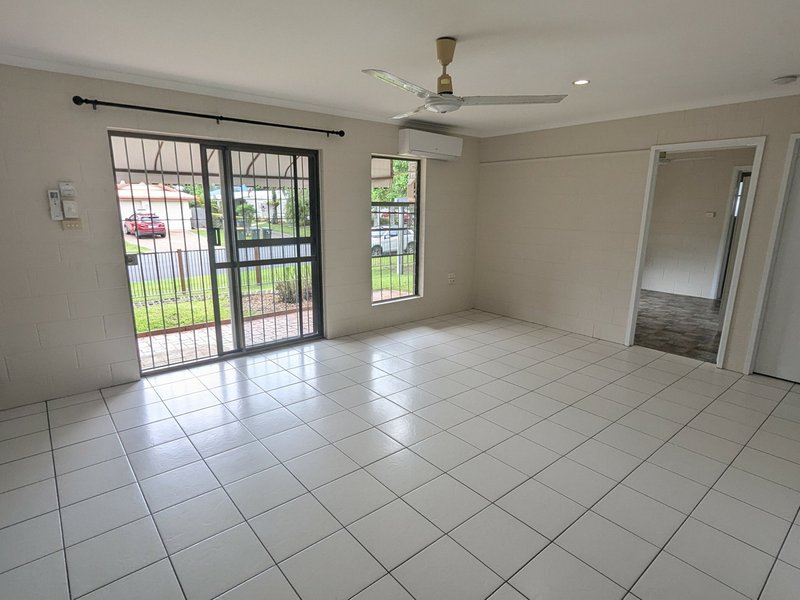 Photo - 2/113 Jensen Street, Whitfield QLD 4870 - Image 4